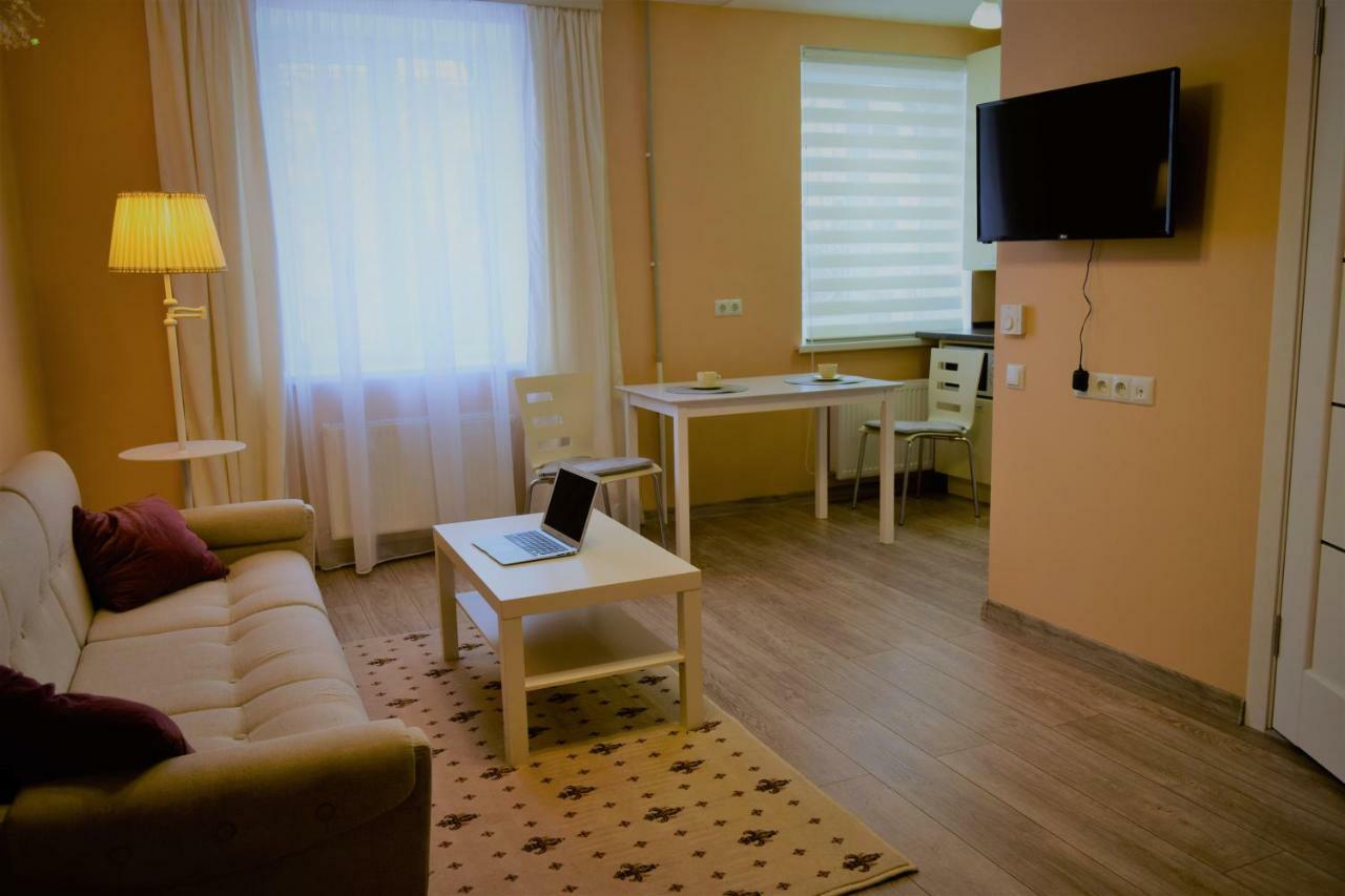 Central Comfortable One-Bedroom Apartment キシナウ エクステリア 写真