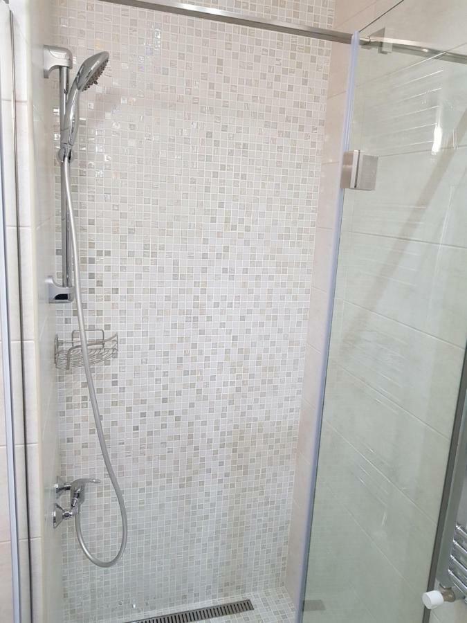 Central Comfortable One-Bedroom Apartment キシナウ エクステリア 写真