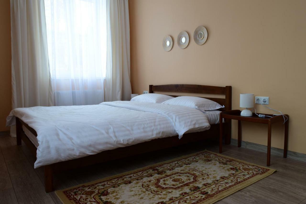 Central Comfortable One-Bedroom Apartment キシナウ エクステリア 写真